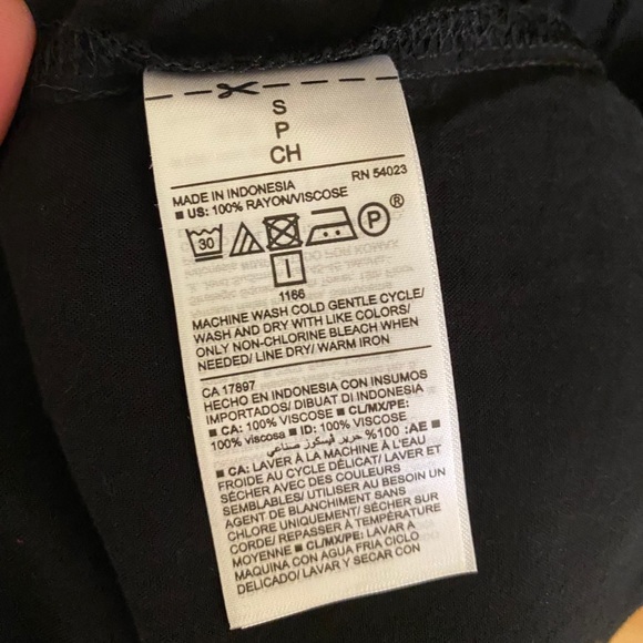 OLD NAVY Black Flutter-Sleeve Top - Picture 6 of 7